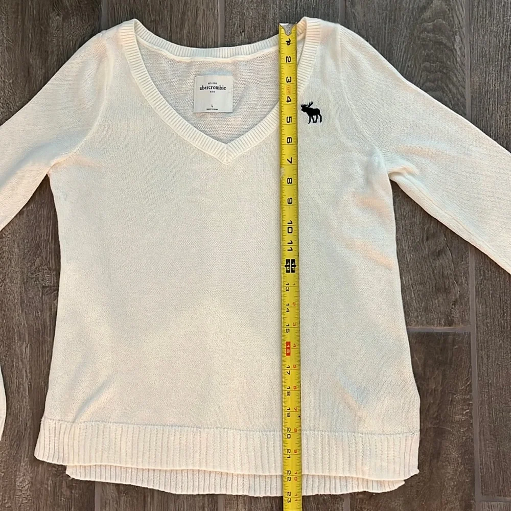 Girls Abercrombie & Fitch V neck sweater size large- cream/ off white - Picture 9 of 10